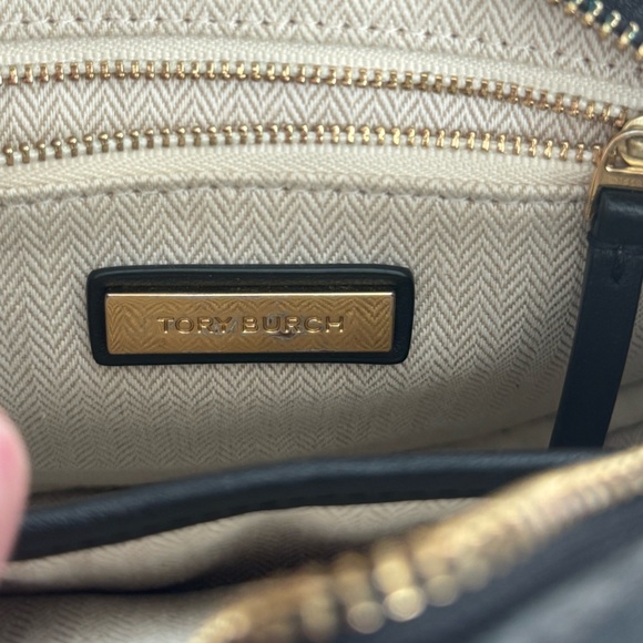 Tory Burch Black Round Crossbody Bag with Gold Chain - Picture 4 of 5